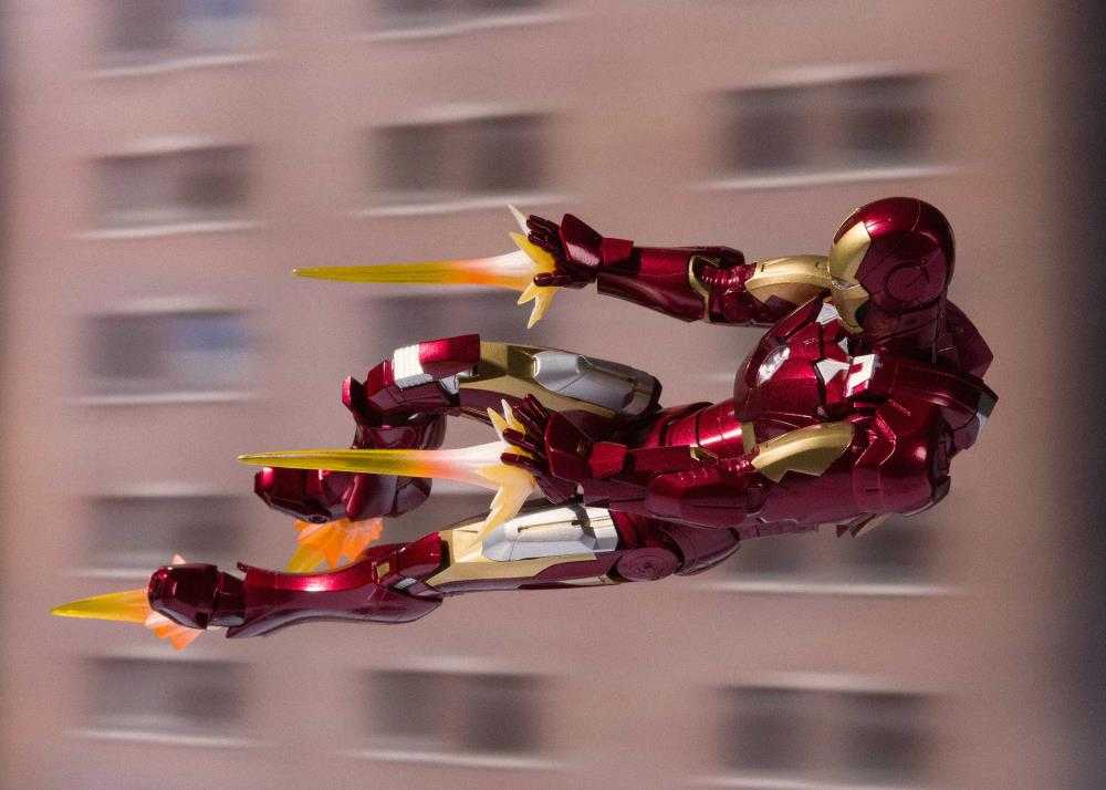 ست اکشن فیگور Iron man Mark 7 & Hall of Armor برند Bandai